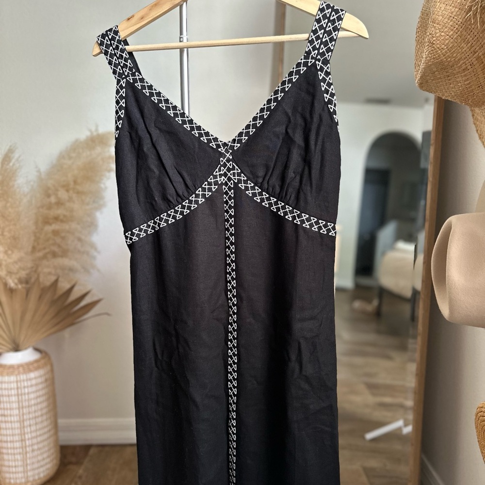 Black and White Detail Midi Dress